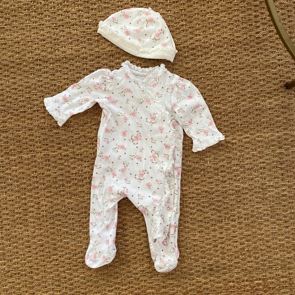 EUC. Little me onesie & matching hat. Size 6 mon.